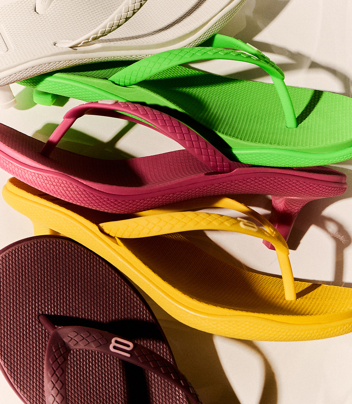 معرض المجوهرات في Level Shoes — حملة صيف 2026